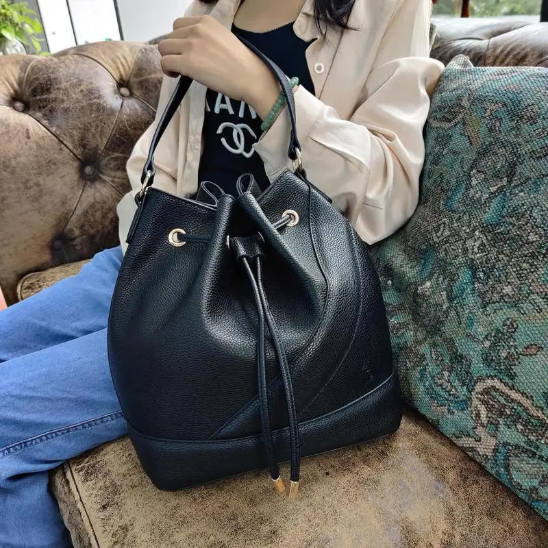 2023 New Women's Bag Large Capacity Drawstring Bucket Bag Crossbody Bag Women's Leisure Fashion Luxury Shoulder Bag Handbag