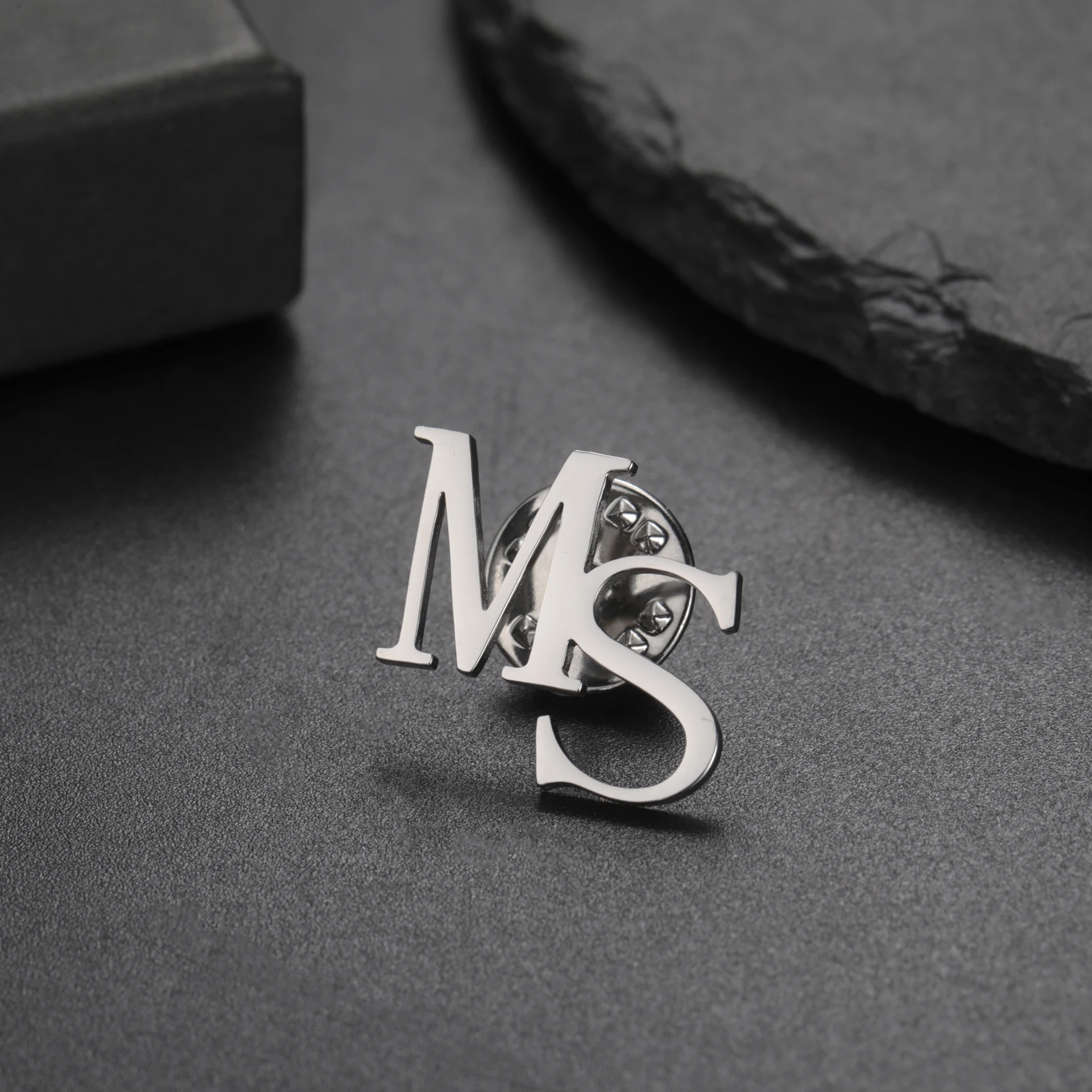 Stainless Steel Custom Name Letters Logo Brooch Personalized Nameplate Pins Badge Trendy Jewelry Gift for Women Men Kids