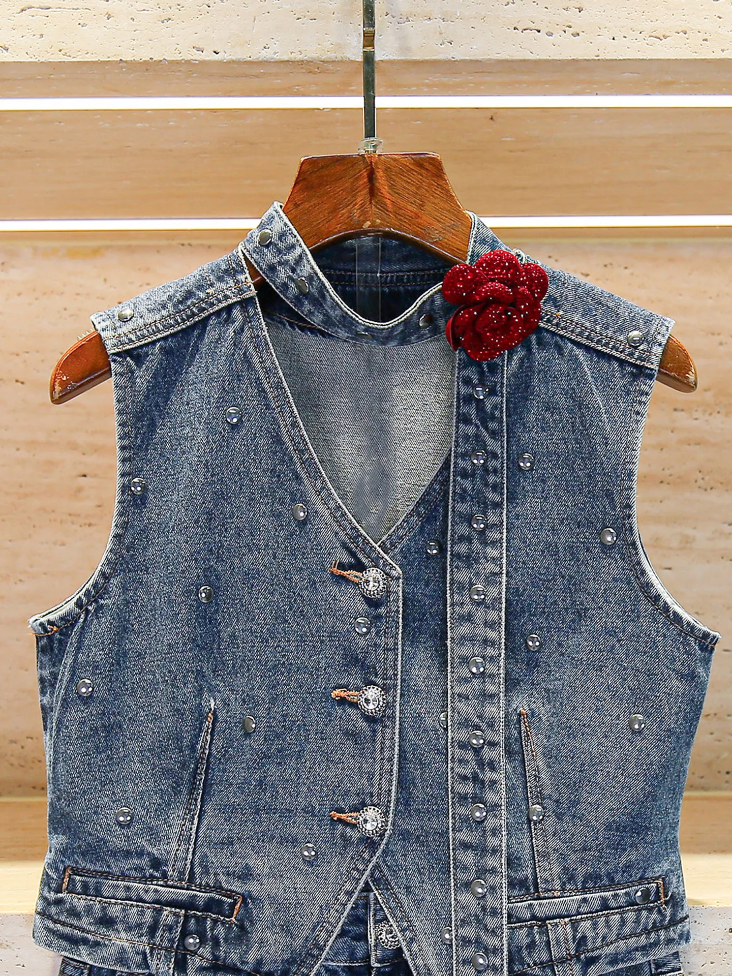 High-End Women's Summer 2025 V-Ne Button-Up Denim Vest Top And Skirt Set with Studs And Belt Faionable Two-Piece Ensemble