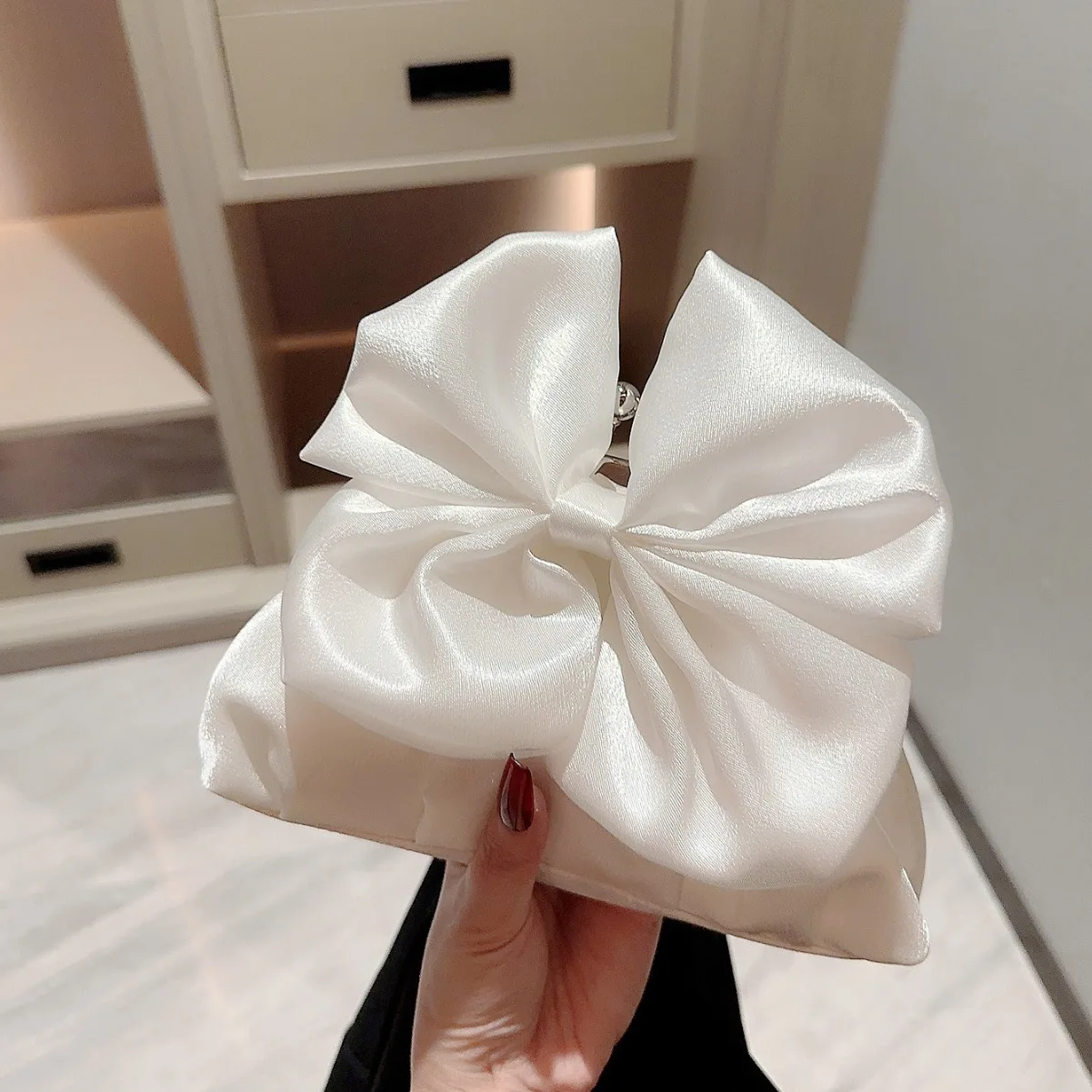 Korean White Satin Bow Fairy Handbags Clutch For Women Fashion Pearl Beaded Chain Handbag Evening Bags Prom Party Shoulder Bags