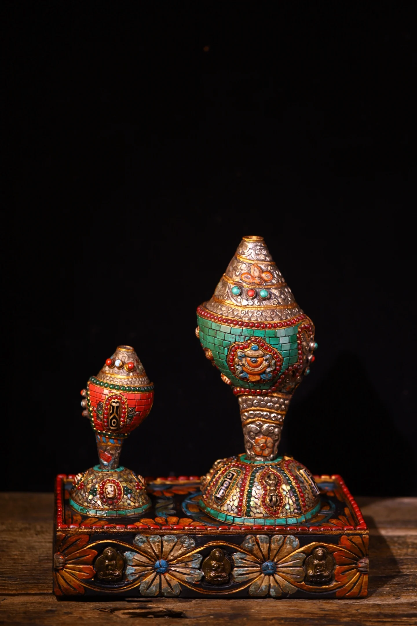 

Old Natural Conch Mosaic Gem gZi Beads Turquoise Buddha Conch Bodhi Root Base Base Amulet Worship Hall Town house