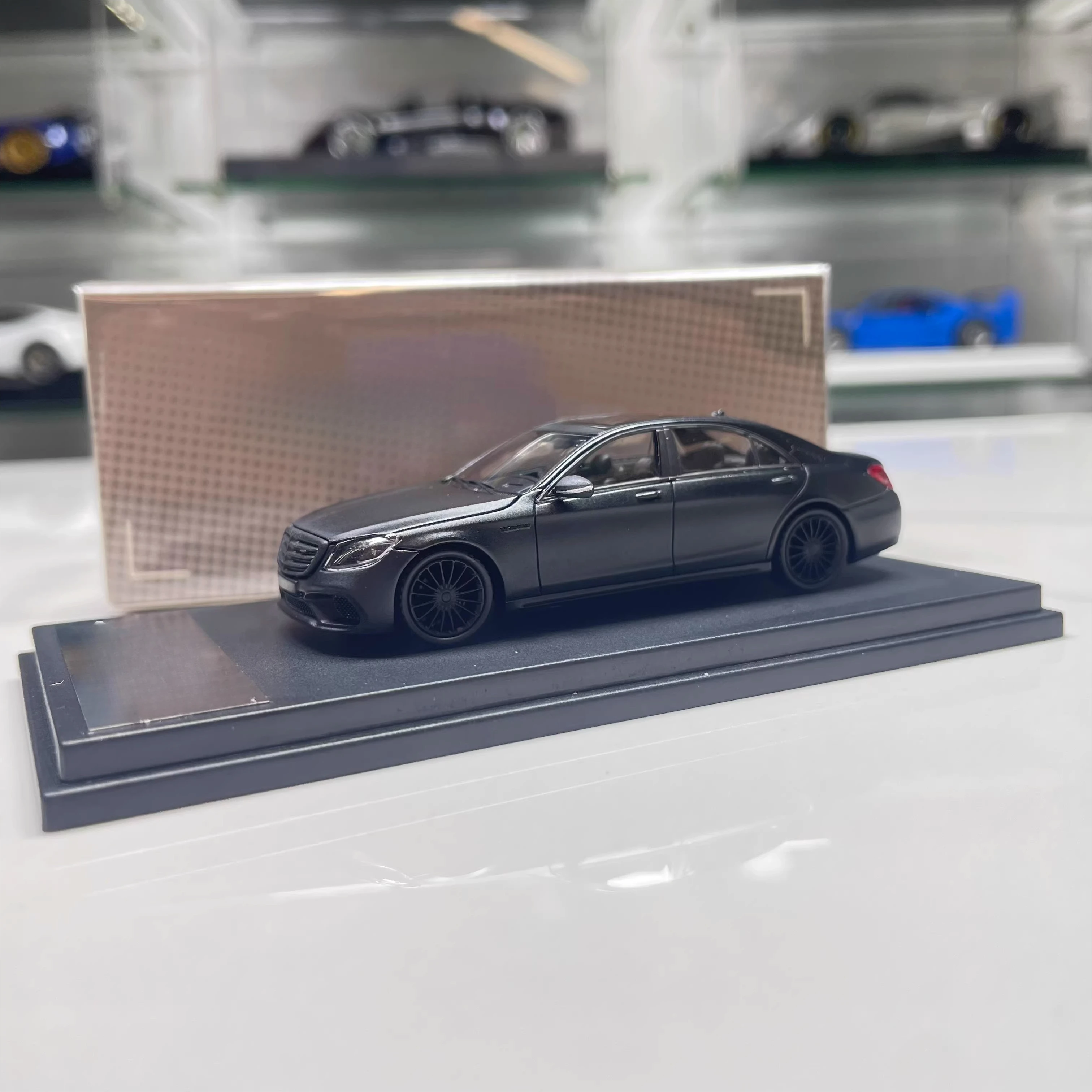 For KING MODEL KM - Mercedes-Benz S65 AMG W222 - 1:64 scale alloy car model collection item