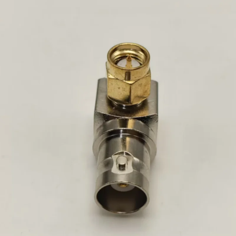 2-teilige BNC-Buchse an SMA-Stecker rechtwinkliger Adapter 90-Grad-HF-Anschlussadapteradapter