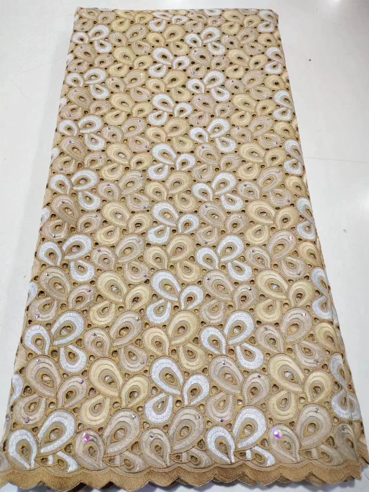 قماش دانتيل قطن سويسرا أصلي 2026 تصميم جديد دانتيل فوال سويسري أفريقي في سويسرا جودة عالية فاخرة من القطن الخالص #4