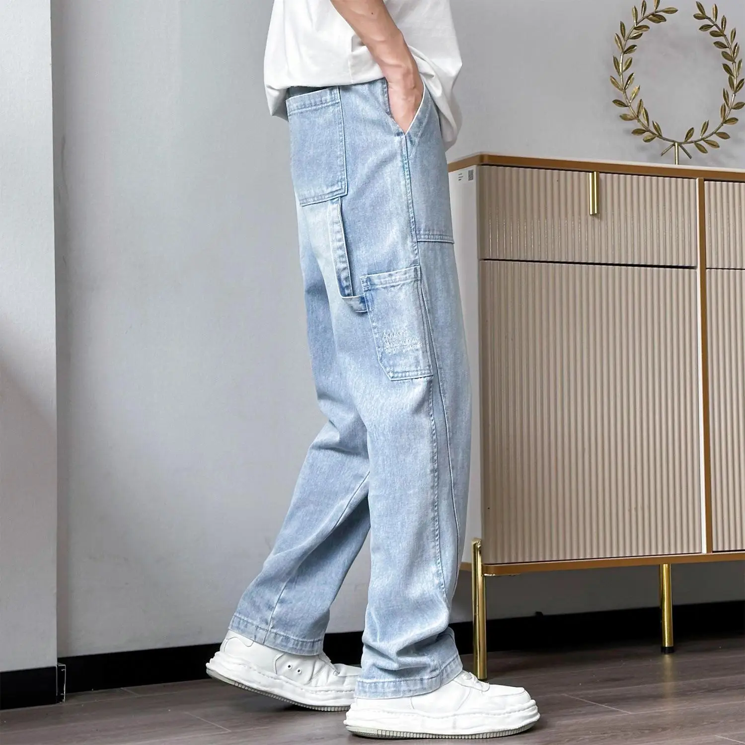 

Летние тонкие мужские джинсы свободного прямого кроя, струящиеся длинные брюки, повседневные прямые брюки, молодежные модные брюки со средней талией на молнии