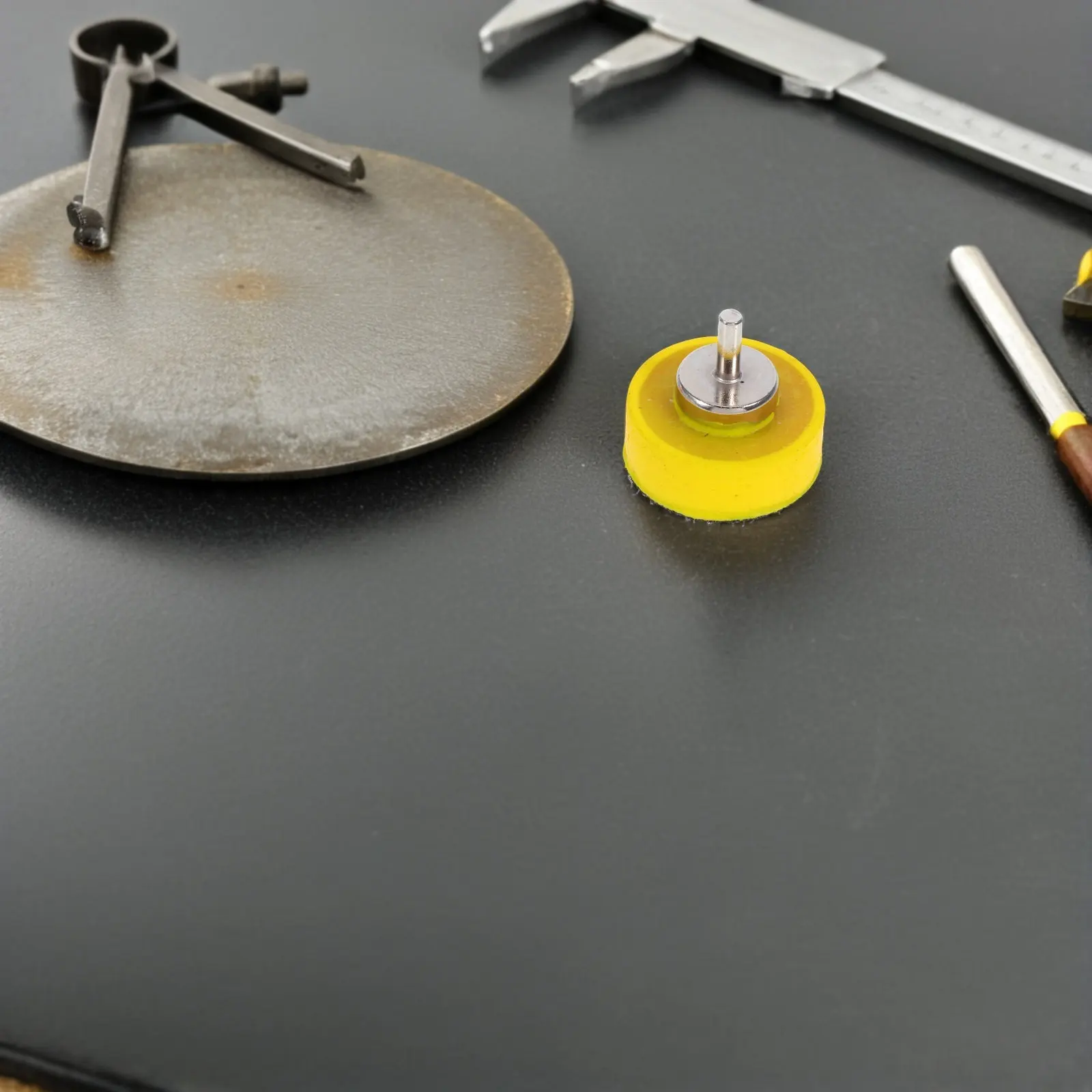 

5Pcs Pneumatic Sander Disc Hook and Loop Backing Pad for Wood Metal Plastic Sanding Polishing Grinding Disc Sander Tool Abrasive