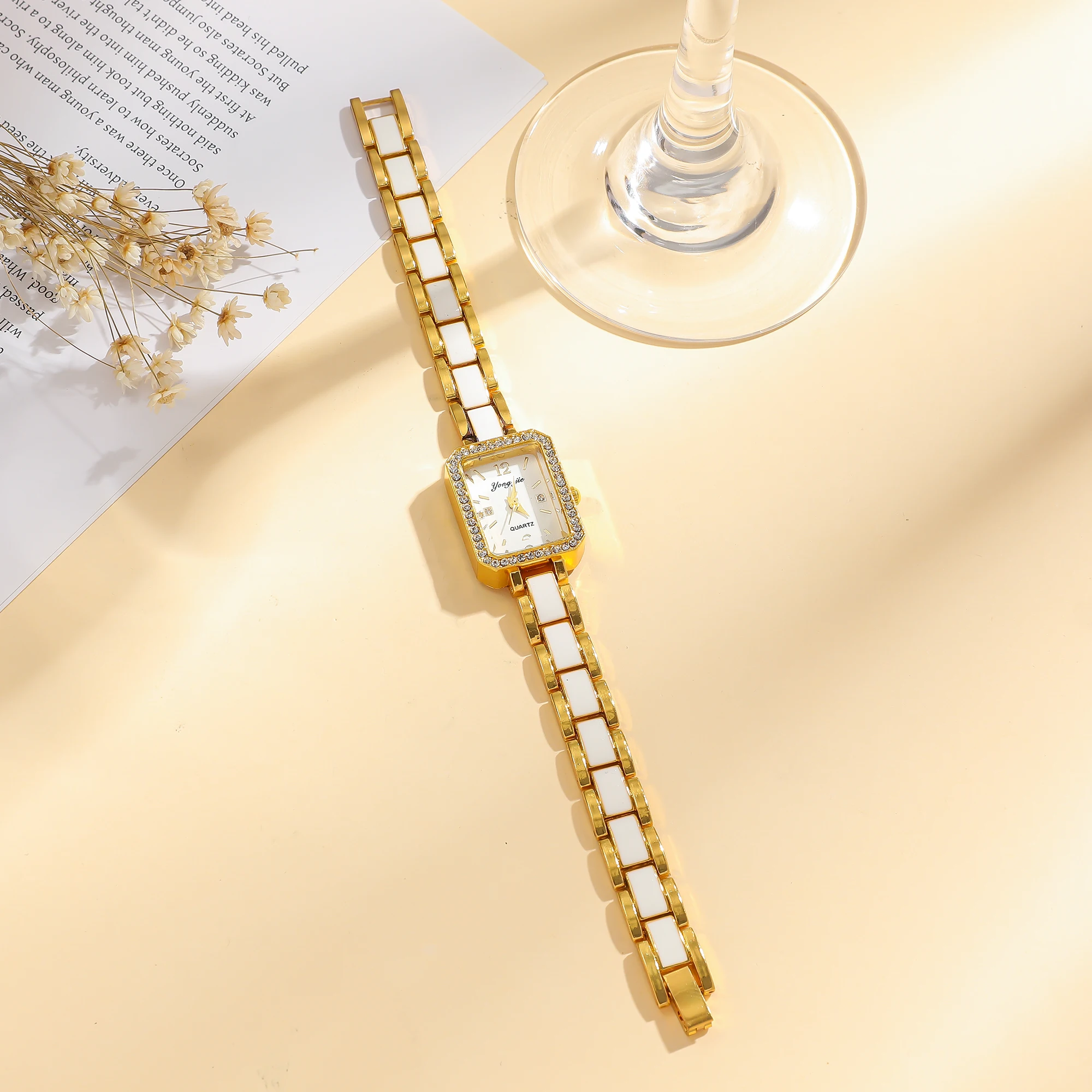 

Роскошные женские часы с золотыми бриллиантами, квадратный корпус, белый перламутровый циферблат, керамический стальной браслет, кварцевые наручные часы с блестящими элементами, идеальный подарок