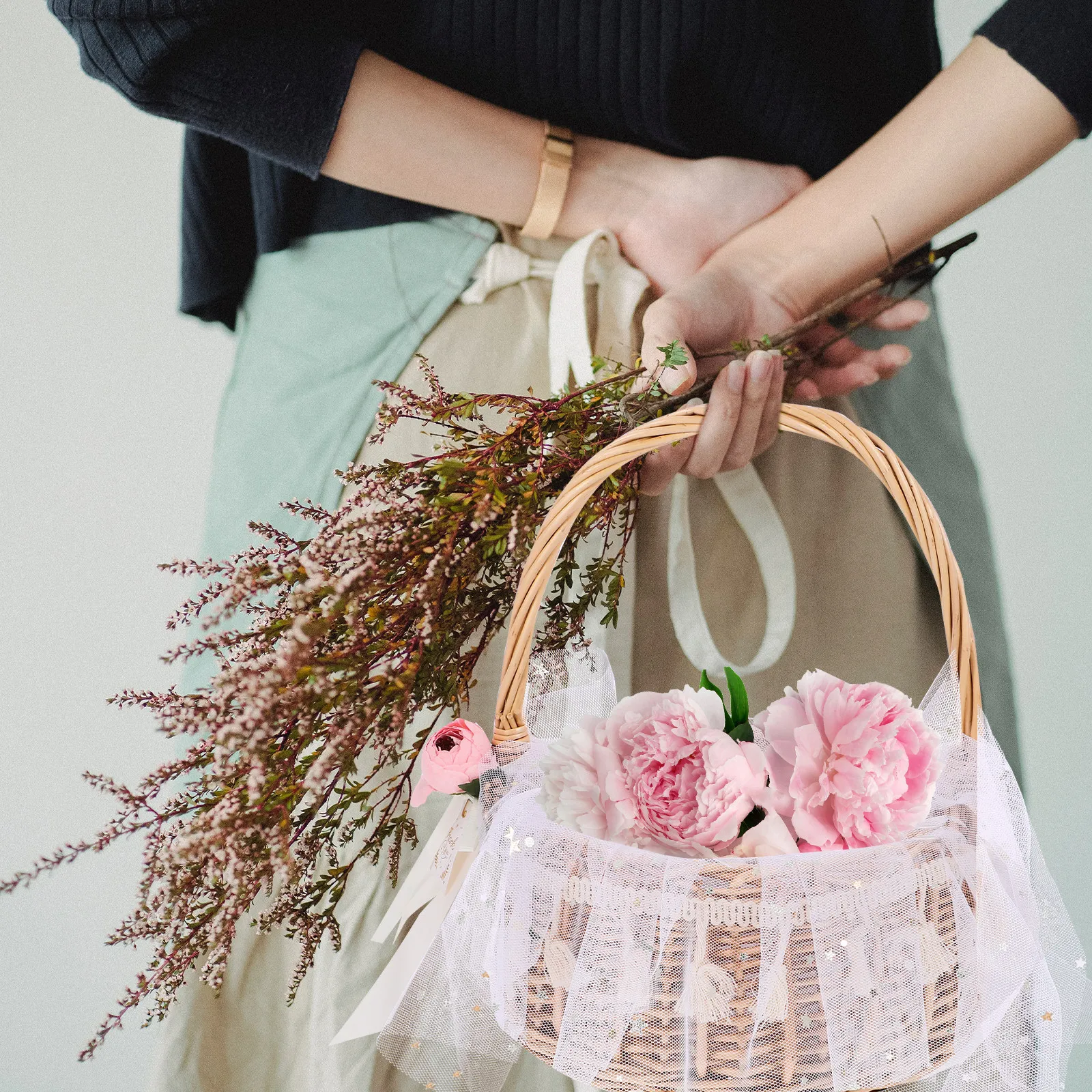 

Элегантная плетеная корзина ручной работы с ручкой, многофункциональная корзина для цветов, для домашнего декора, подарков, свадебных и праздничных мероприятий