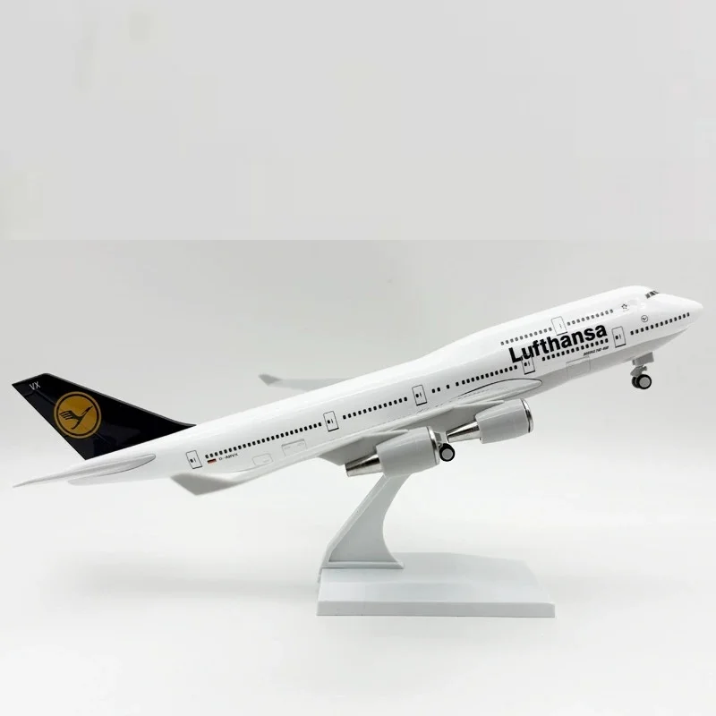 

1/250 Scale Airline 747 Model Plane B747 Lufthansa Aircraft Toys Child With Landing Gear Plastic Model Diecast Airplane Toy Gift