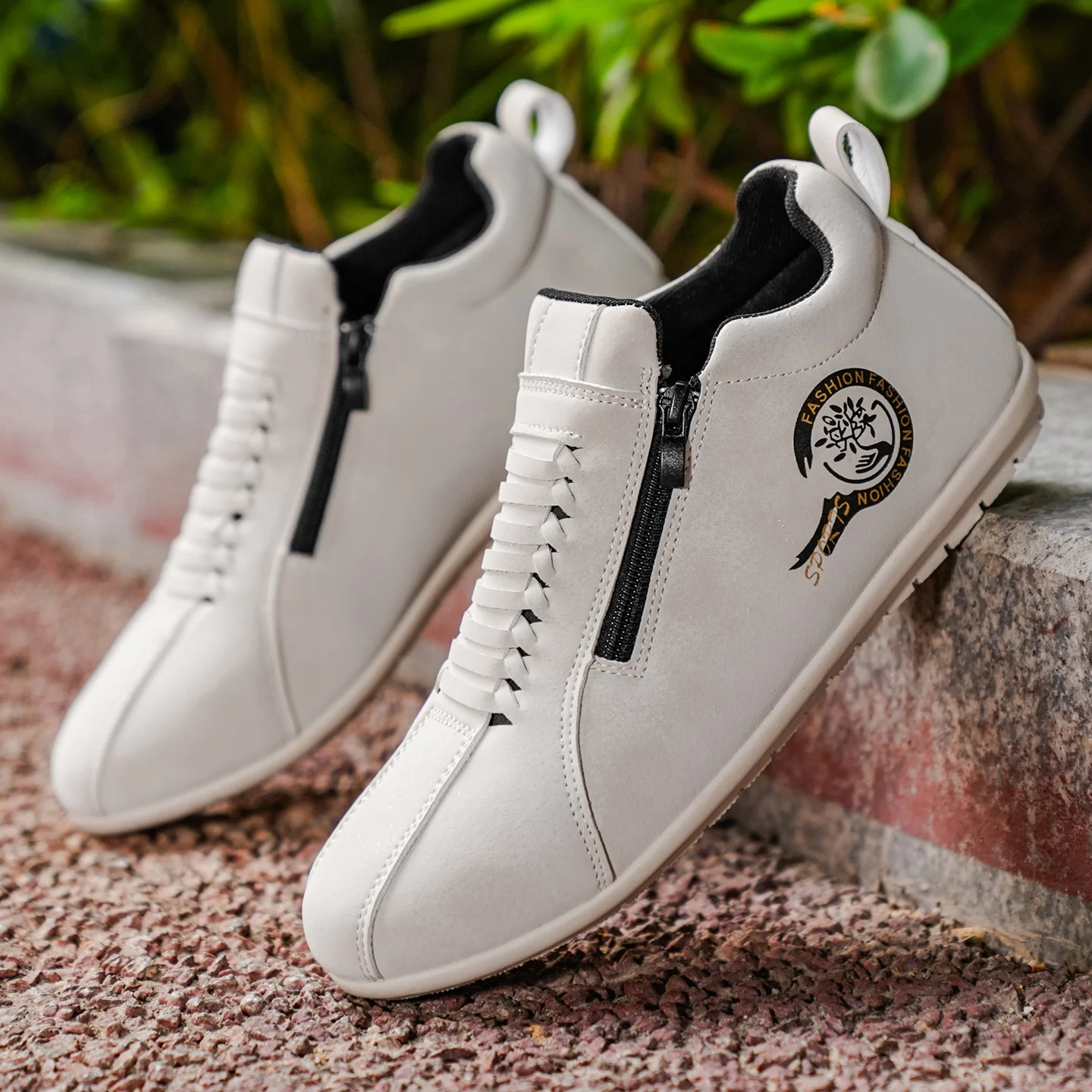 Low-Top Men's Versatile Comfortable Zippered Shoes for Outdoor Hiking and Casual Sports.