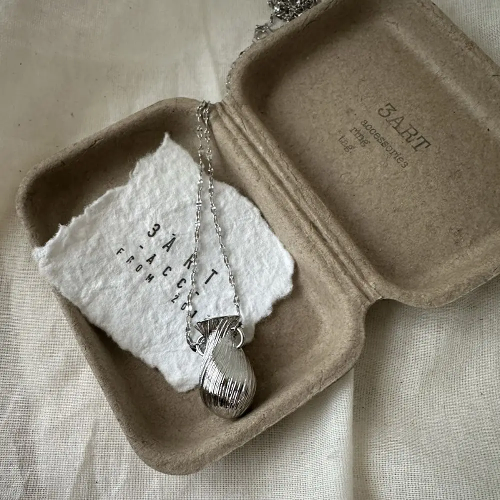 

Silver Hollow Vase Pendant Necklace Alloy Vase Pendant Flower Bouquet Necklace Geometric Can Arrange Flowers Long Sweater Chain