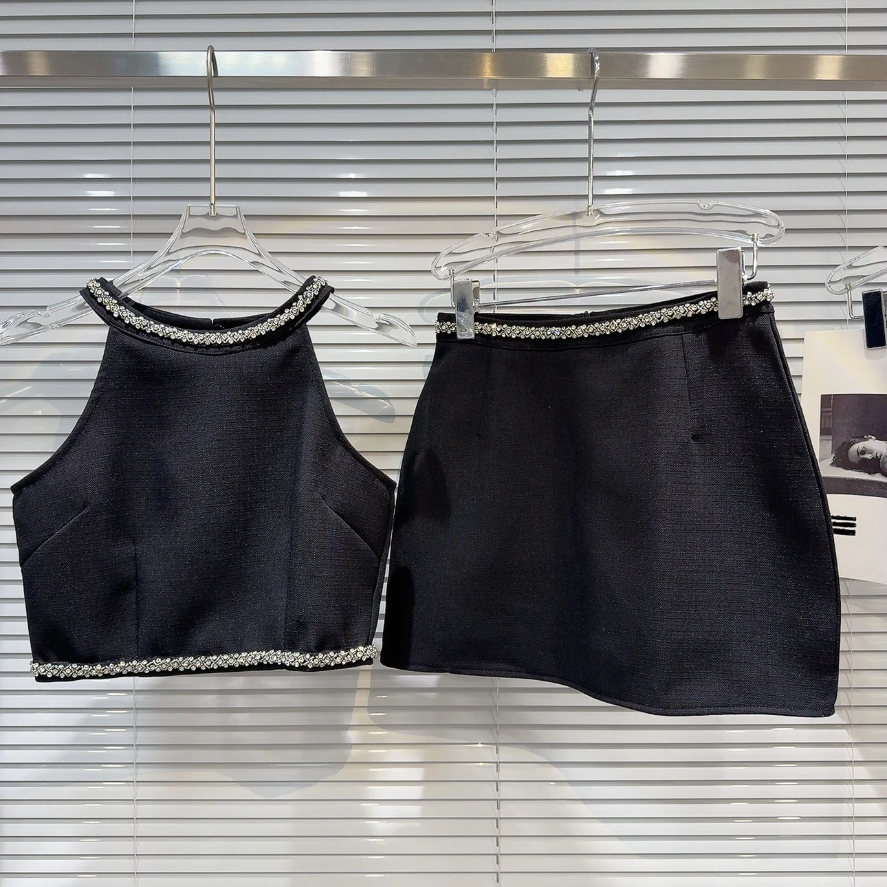 Faionable Summer 2025 Set gilet e gonna da donna con cerniera e perline di diamanti Abito francese in due pezzi per tutte le età
