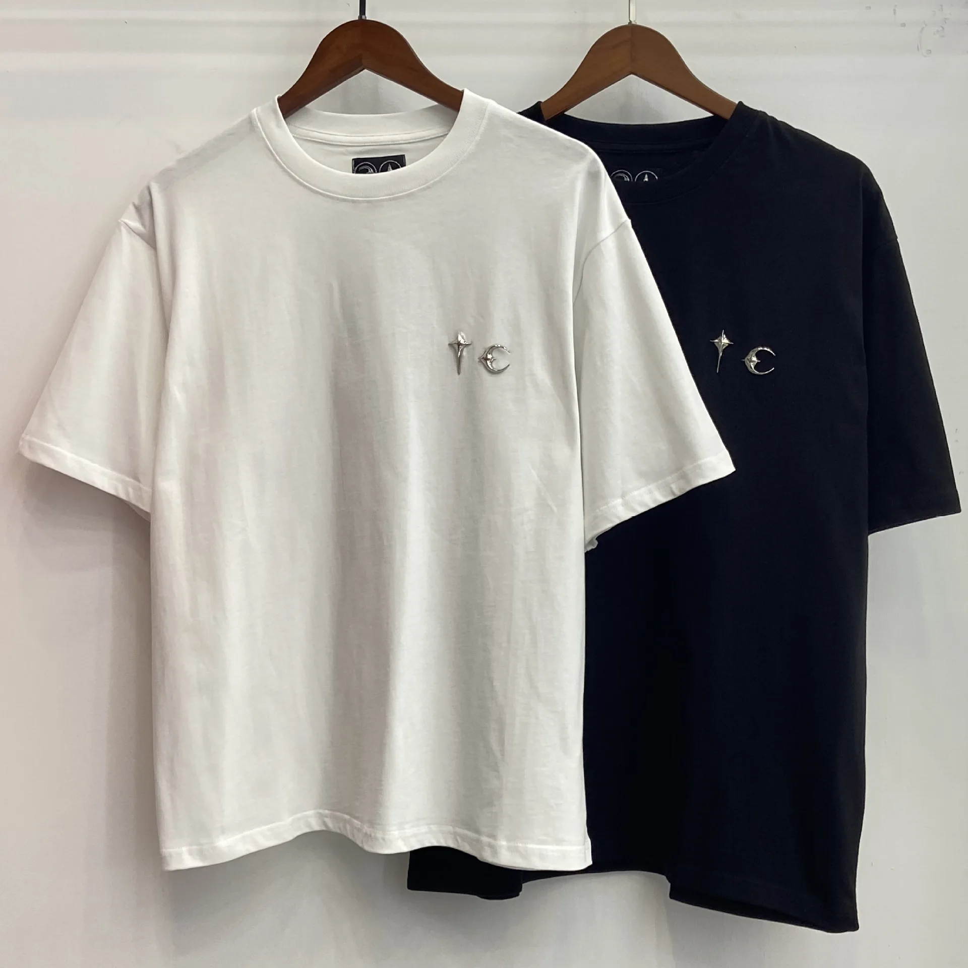 Скидка Новый Металлический Логотип Thug Клубные Футболки Star Moon Круглый Вырез Короткий Рукав Повседневные Свободные Уличные Мужчины Женщины Хлопковые Топы Футболки