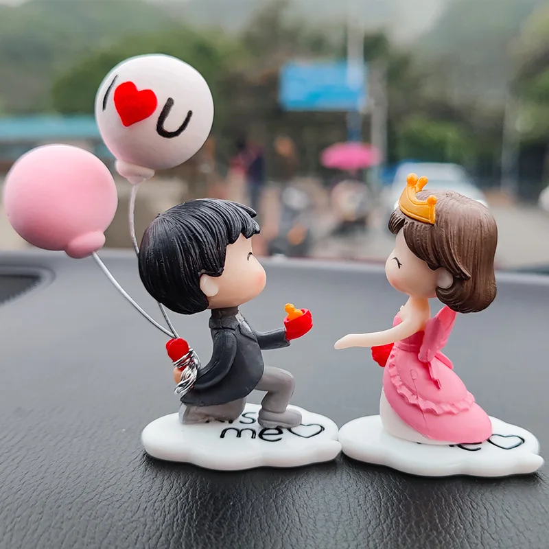 1pc Cartoon Couple Statue Ornament, Cute Kiss Balloon Figure Model, Auto Interior Decoration, Car Dashboard Figurine Accessories