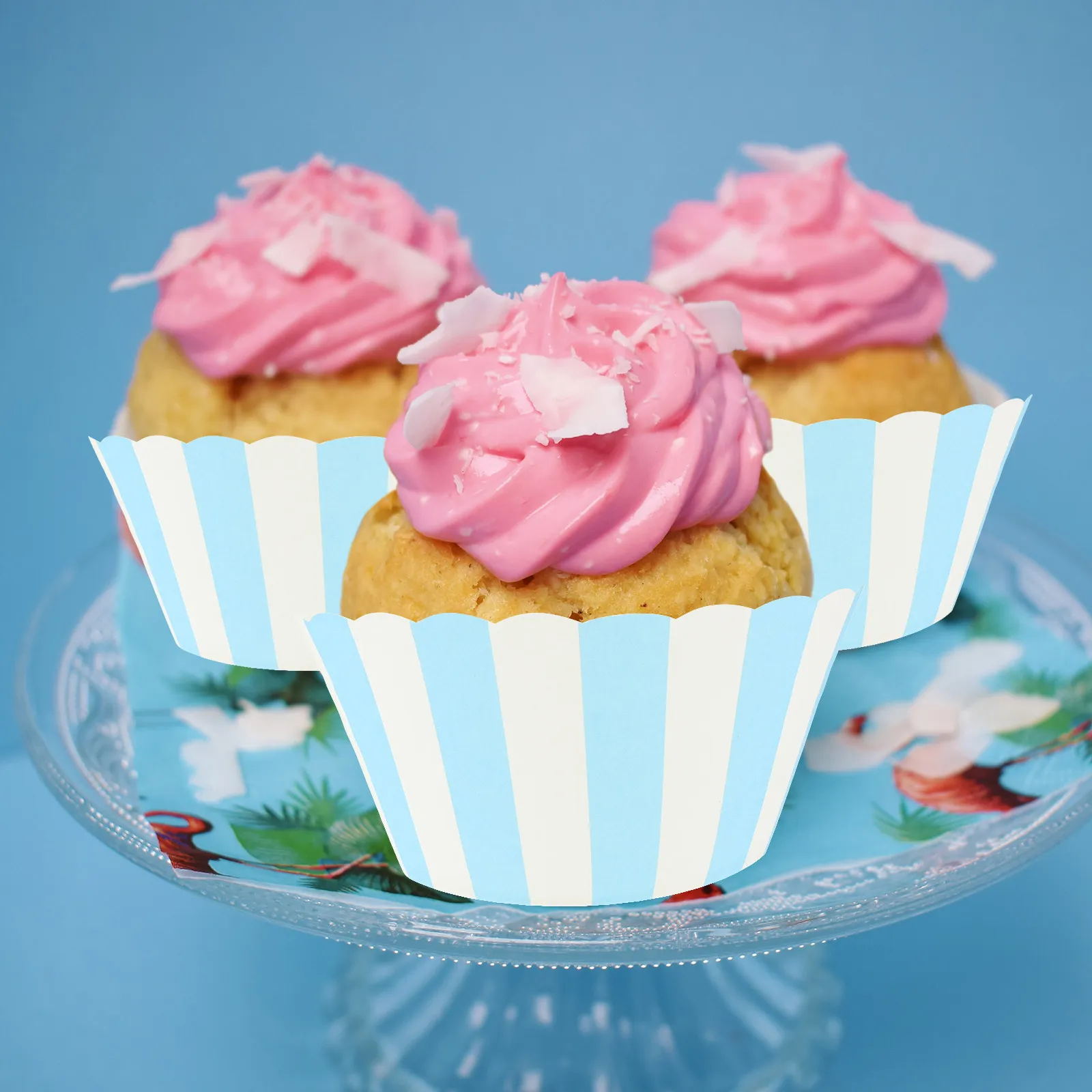 

100Pcs Baking Cake Cups Striped Pattern Light Weight Paper Muffin Cups for Cupcakes Party Dessert Decoration Storage