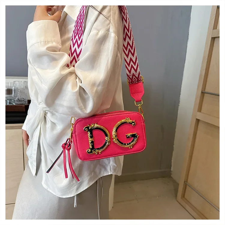 

The 2025 New Luxury Brand Design Creates A Letter Camera Bag, A Personalized, Fashionable and Casual Crossbody Bag