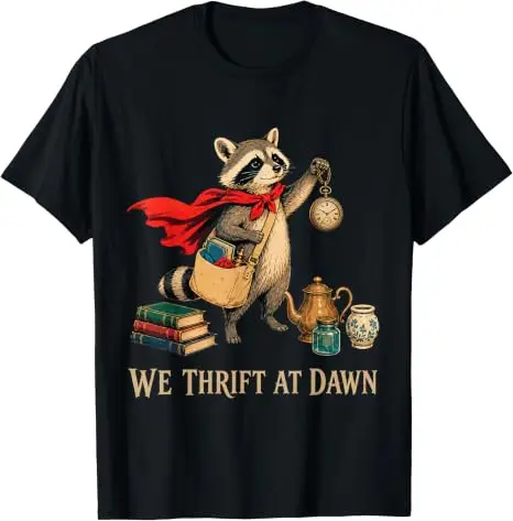 We Thrift At Dawn Thrifting Lover Mittelalterliches Waschbär-T-Shirt Y2k Antik-Sammler Schatzsucher Grafik-Bekleidung Vintage-T-Shirt – Detail 14