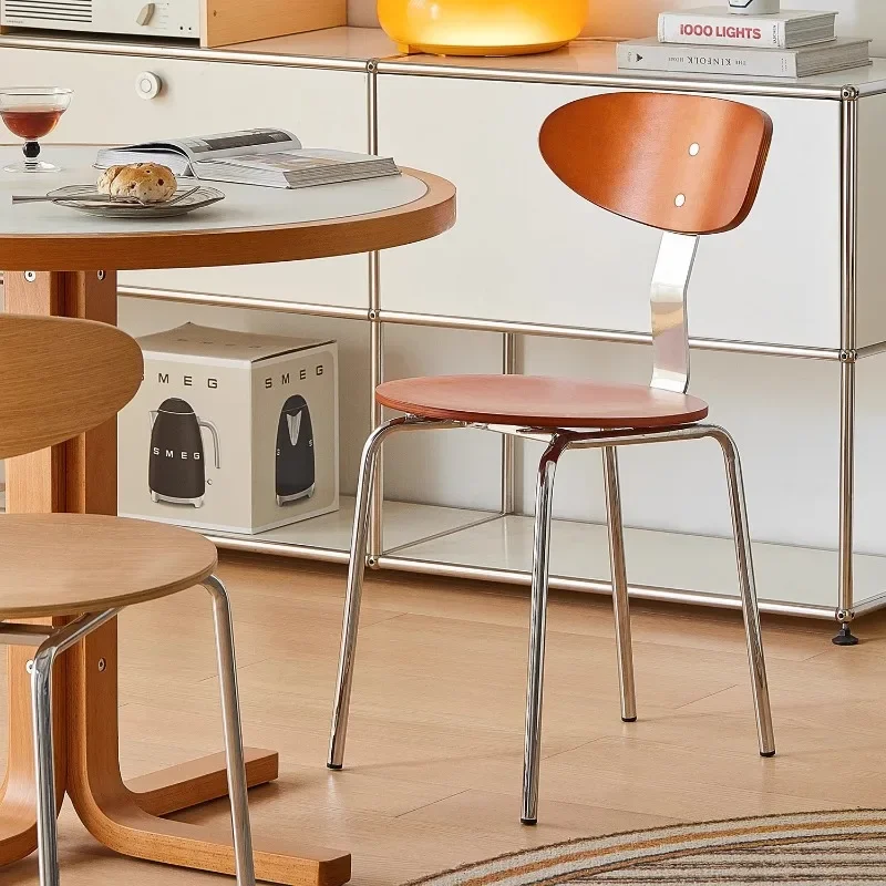 طاولة طعام منزلية بسيطة وحديثة وكراسي خفيفة فاخرة من باوهاوس كرسي خلفي للترفيه مصمم على الإنترنت في العصور الوسطى الشمالية