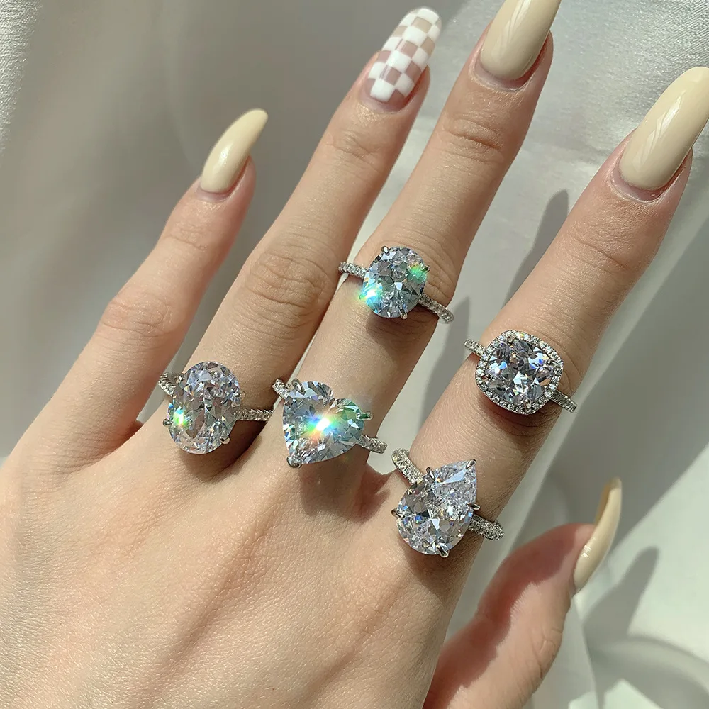 

Женское кольцо из серебра 925 пробы