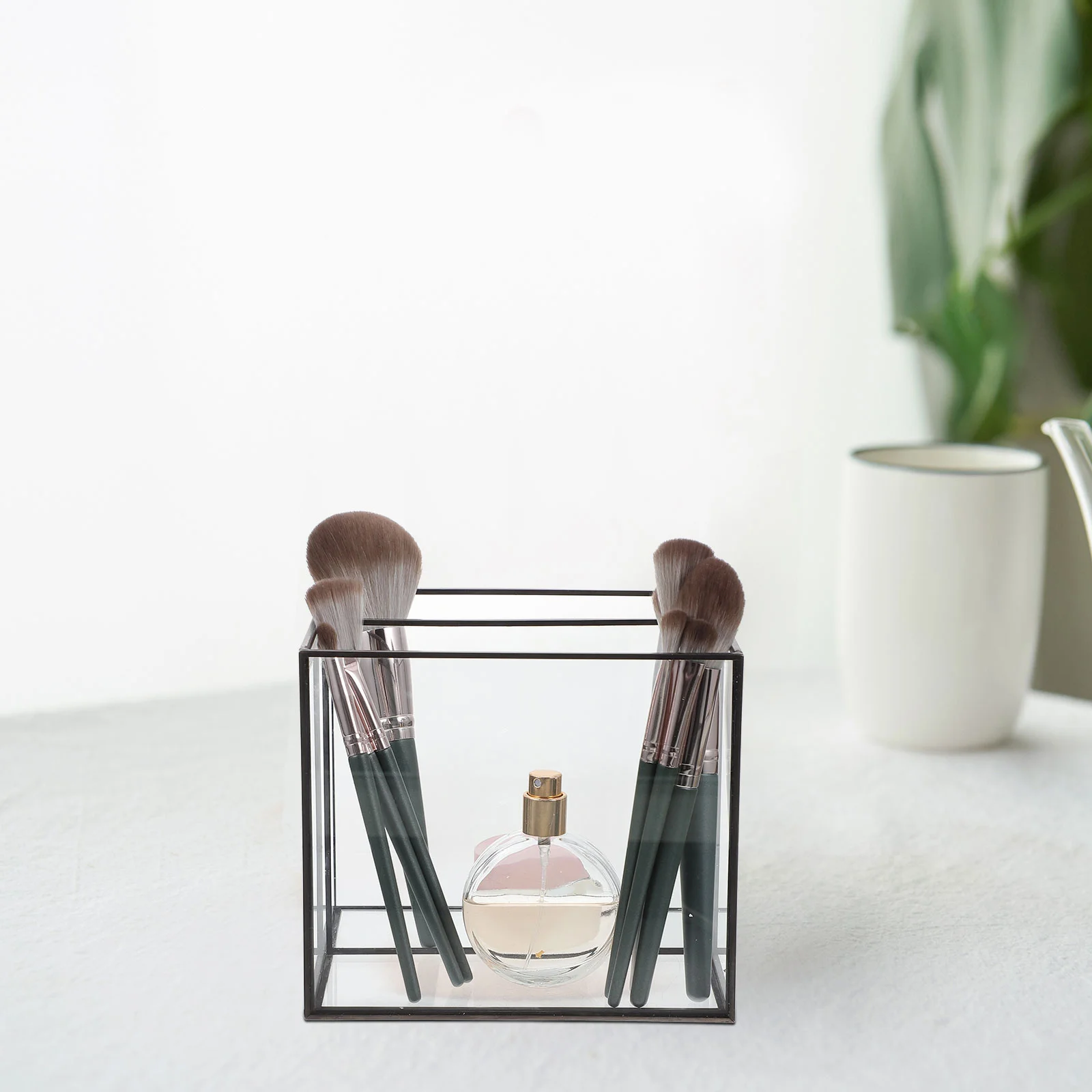 

1Pcs Durable Cosmetics Storage Box Multipurpose Jewelry Sundries Organizer Brass Glass Desktop Holder Cosmetics Storage Box