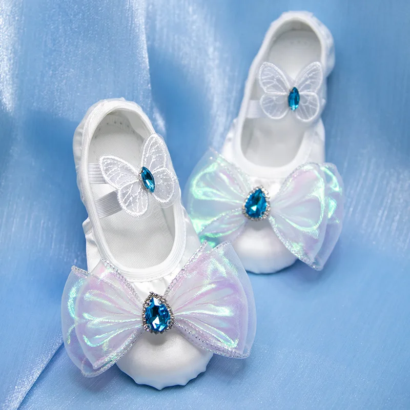 Zapatillas de Ballet suaves con lazo blanco para niña, zapatos de satén para práctica de baile, ideales para actuaciones, con pajarita