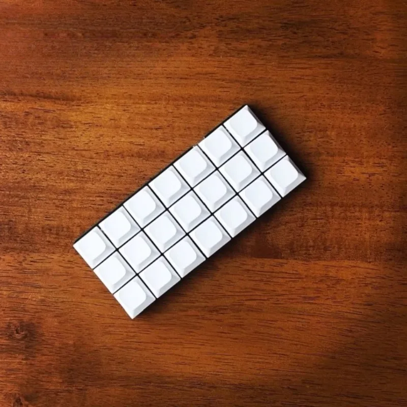 

Проводная низкопрофильная клавиатура YY21a с настраиваемой алюминиевой нижней частью, двухслойной структурой и эргономичным дизайном для игр