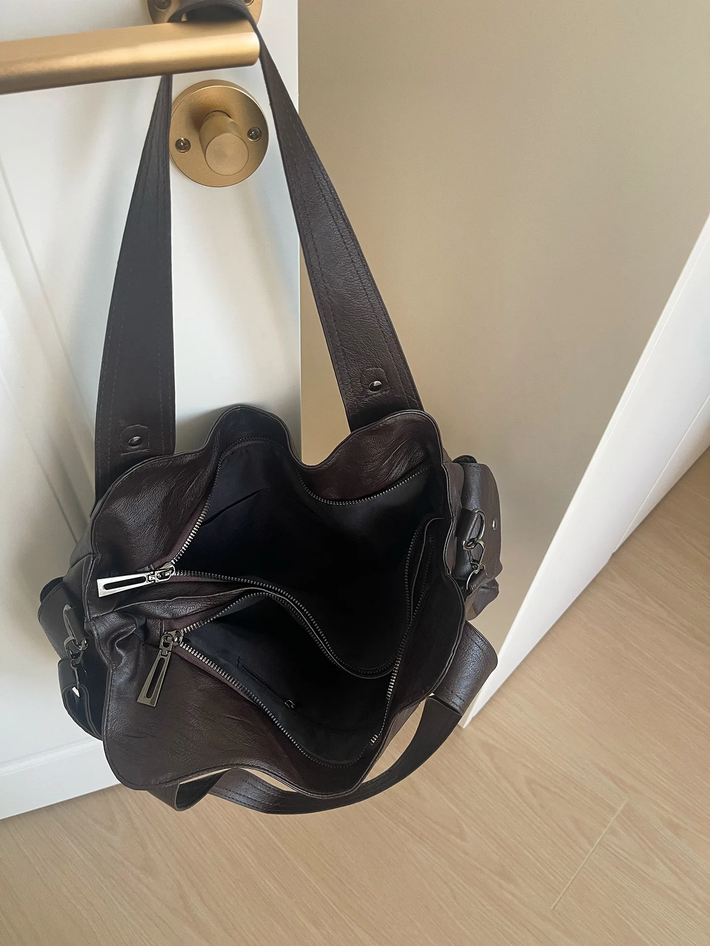 2026 Nuevo Negro Vintage texturado bolso de gran capacidad Crossbody hombro manija superior bolso para las mujeres