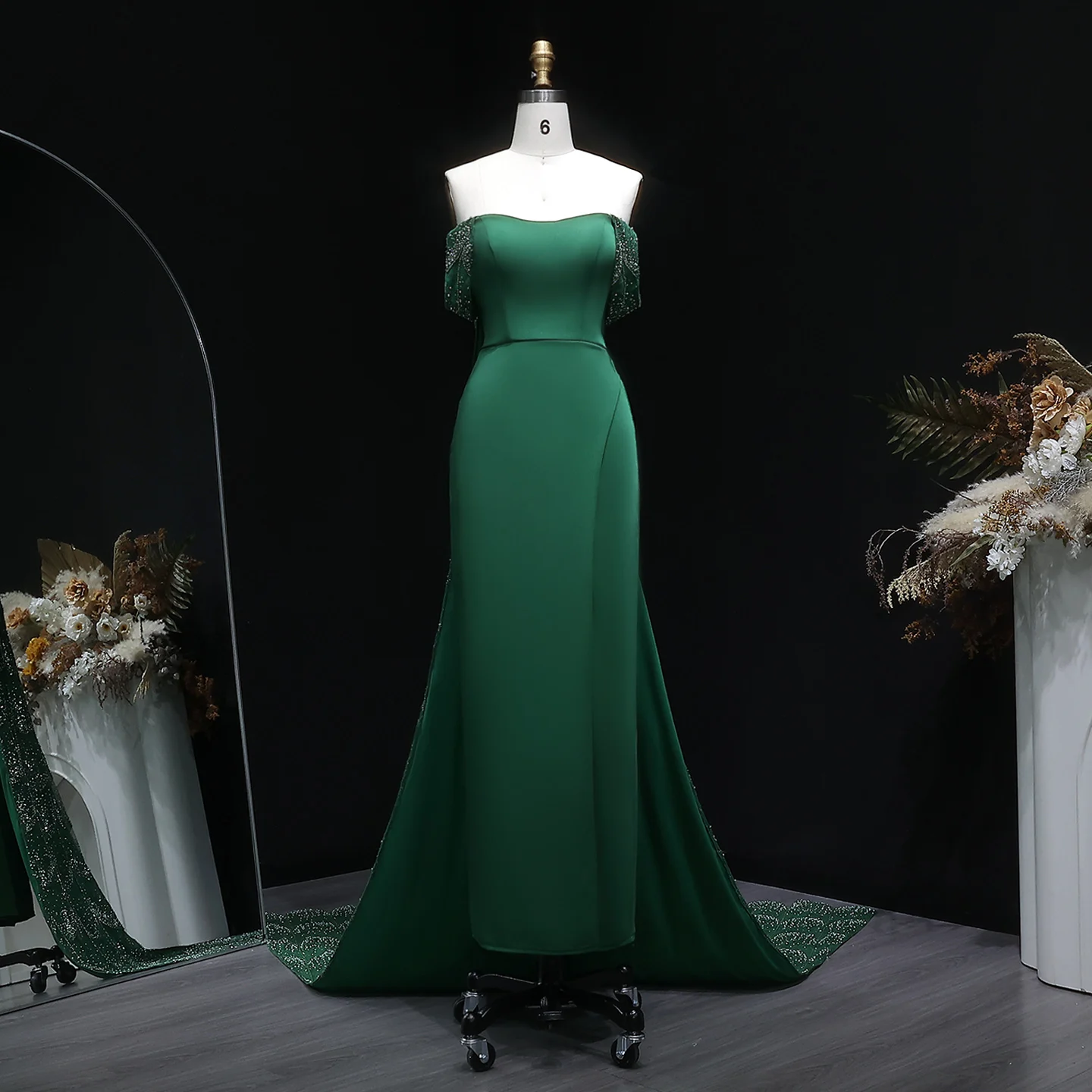 Sharon Said Smaragdgrünes Abendkleid, elegantes schulterfreies Kleid mit Pailletten und Perlen, formelles Partykleid für Damen, SS645, maßgeschneidert. – Detail 7