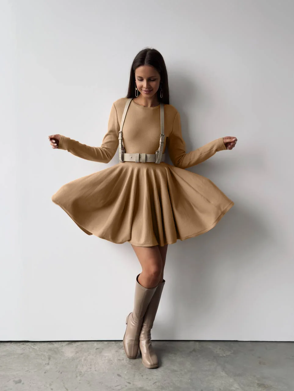 

Women's round Neck Waist-Cinching Knitted Dress Ins Style Pleated Sweater Dress Versatile Classic Fit Casual Elegant