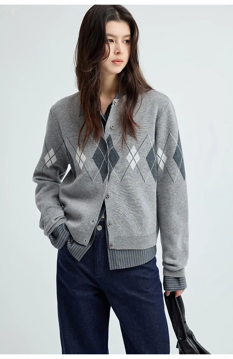 Temperament retro diamond check round neck cashmere knit cardigan women's autumn and winter loose slim Joker sweater small coat