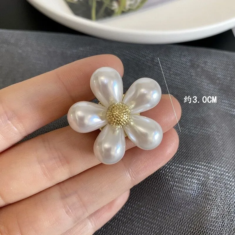Simple Imitation Full Pearl Flower Brooch for Women Pins Luxury Women Clothing Jewelry Accessories Wedding Jewelry Gifts
