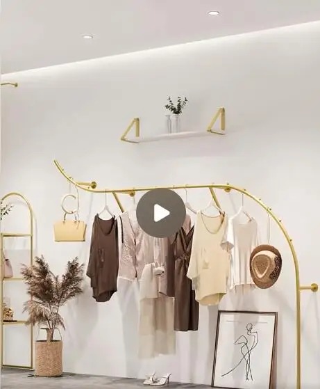 

Настенные полки для витрины женской одежды в магазинах одежды