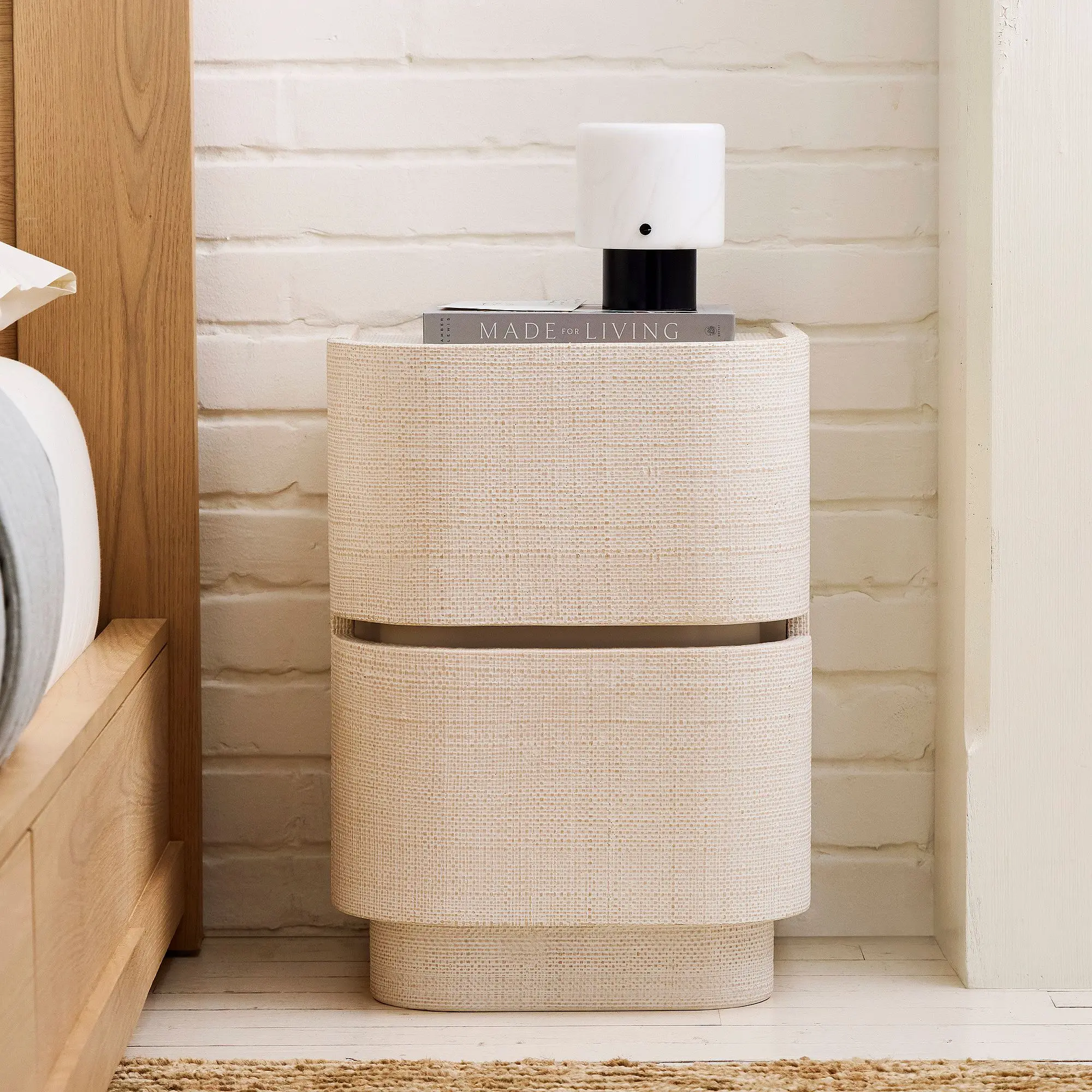Modern Luxury Bedroom Furniture Wood Beside Table Mini Raffia Nightstand with 2 Drawers