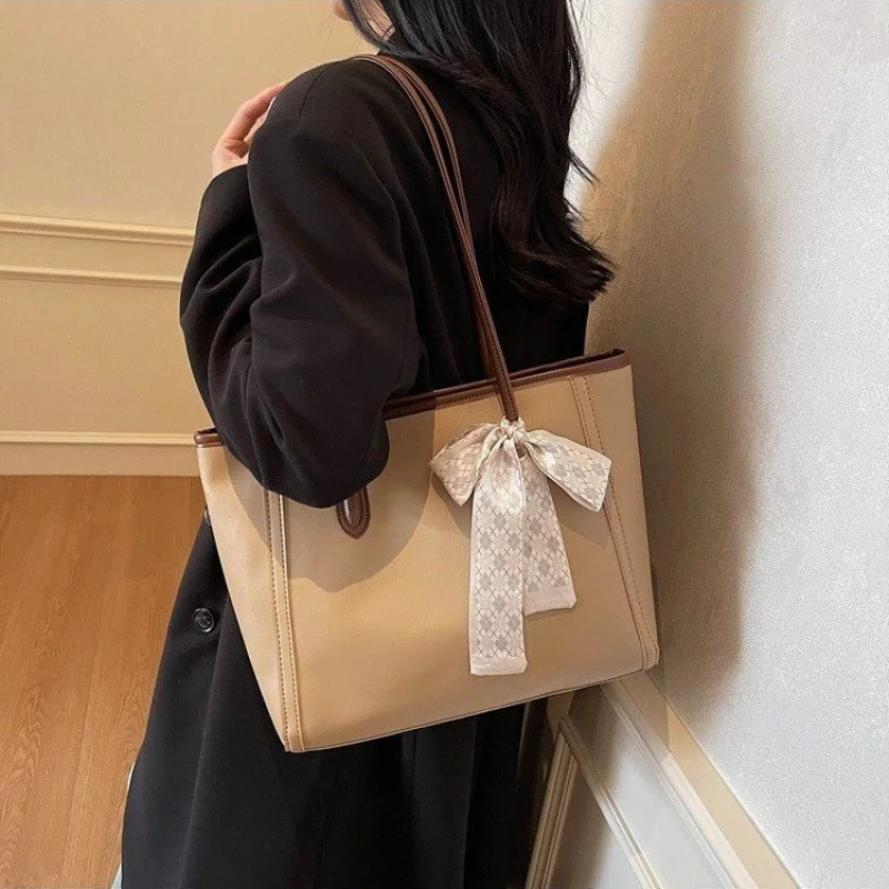 حقيبة ساعي نسائية أنيقة مصنوعة من جلد الصنوبر المارتن المطبوع الراقية جمهورية التشيك العصرية خمر مظهر واسع #1