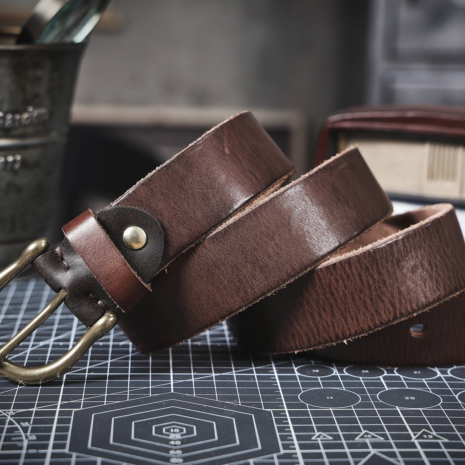Vintage Echtleder-Herrengürtel mit Kupferschnalle, Handgefertigter Casual-Gürtel mit Geschenkbox, Verstärktes Oberleder aus Italien – Detail 18