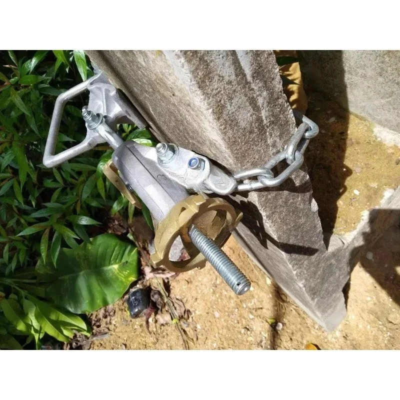 Ground Compact Cluster Bar and Support for Pole Mounting