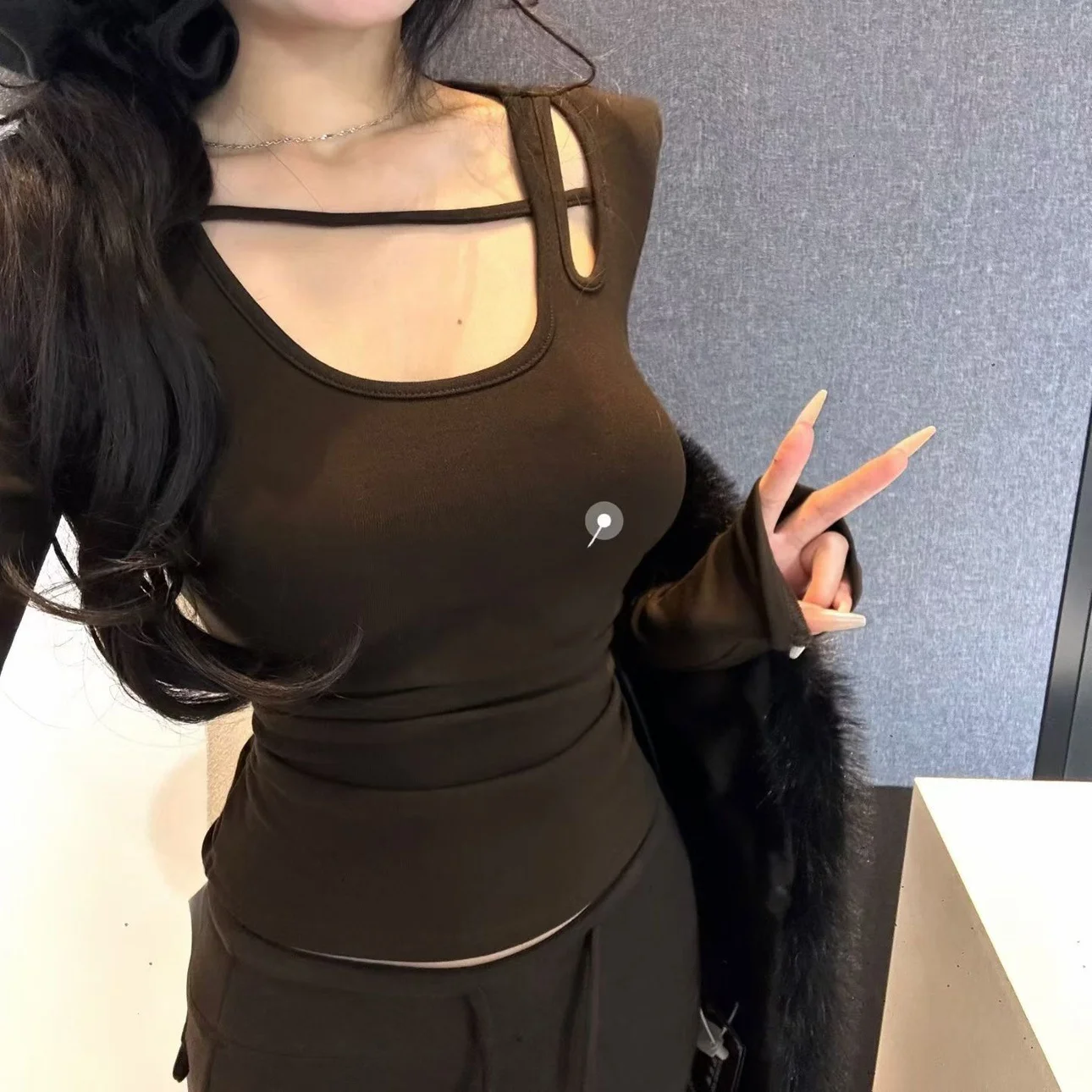 2026년 봄 동대문 슬림핏 홀로우 아웃 U넥 롱 슬리브 티셔츠 여성 패셔너블 베이스 티셔츠 한국 스타일 면 크리...