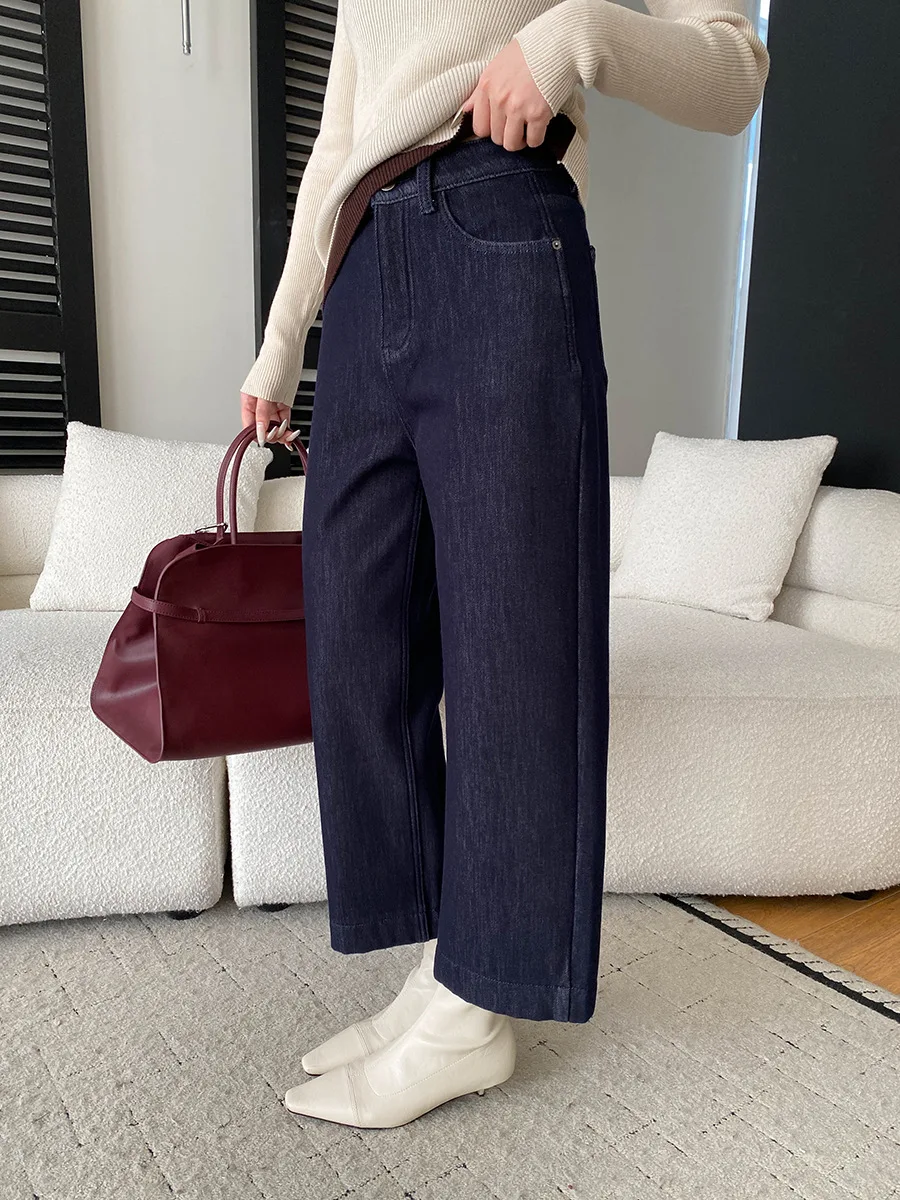 กางเกงยีนส์ทรงตรงขากว้างเอวสูงสีพื้นเรียบง่ายสำหรับผู้หญิง ช่วยให้ดูผอมเพรียว