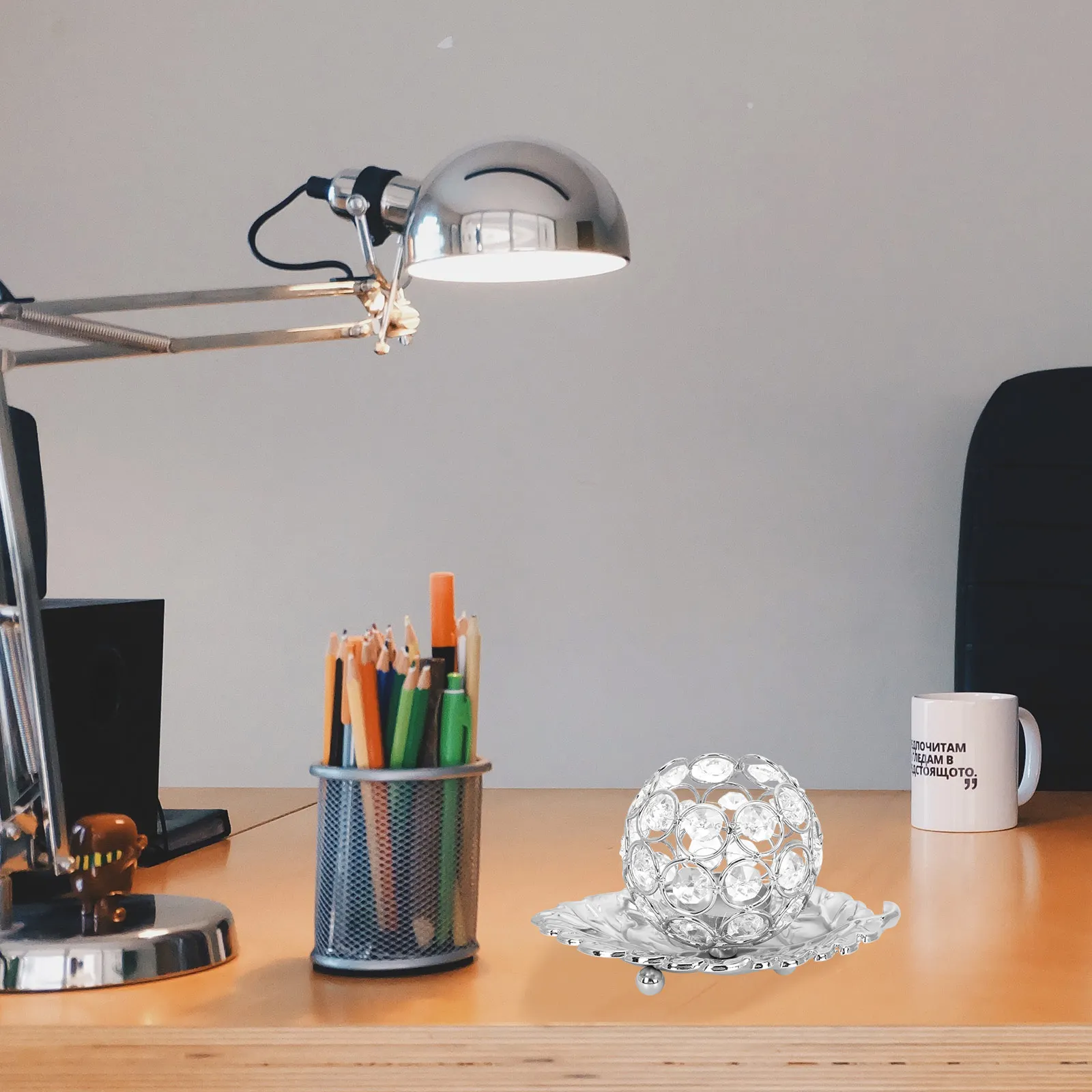 

Creative Crystal Candleholder Retro Metal Stand Decorative Tabletop Decoration for Living Room Bedroom Restaurant Use