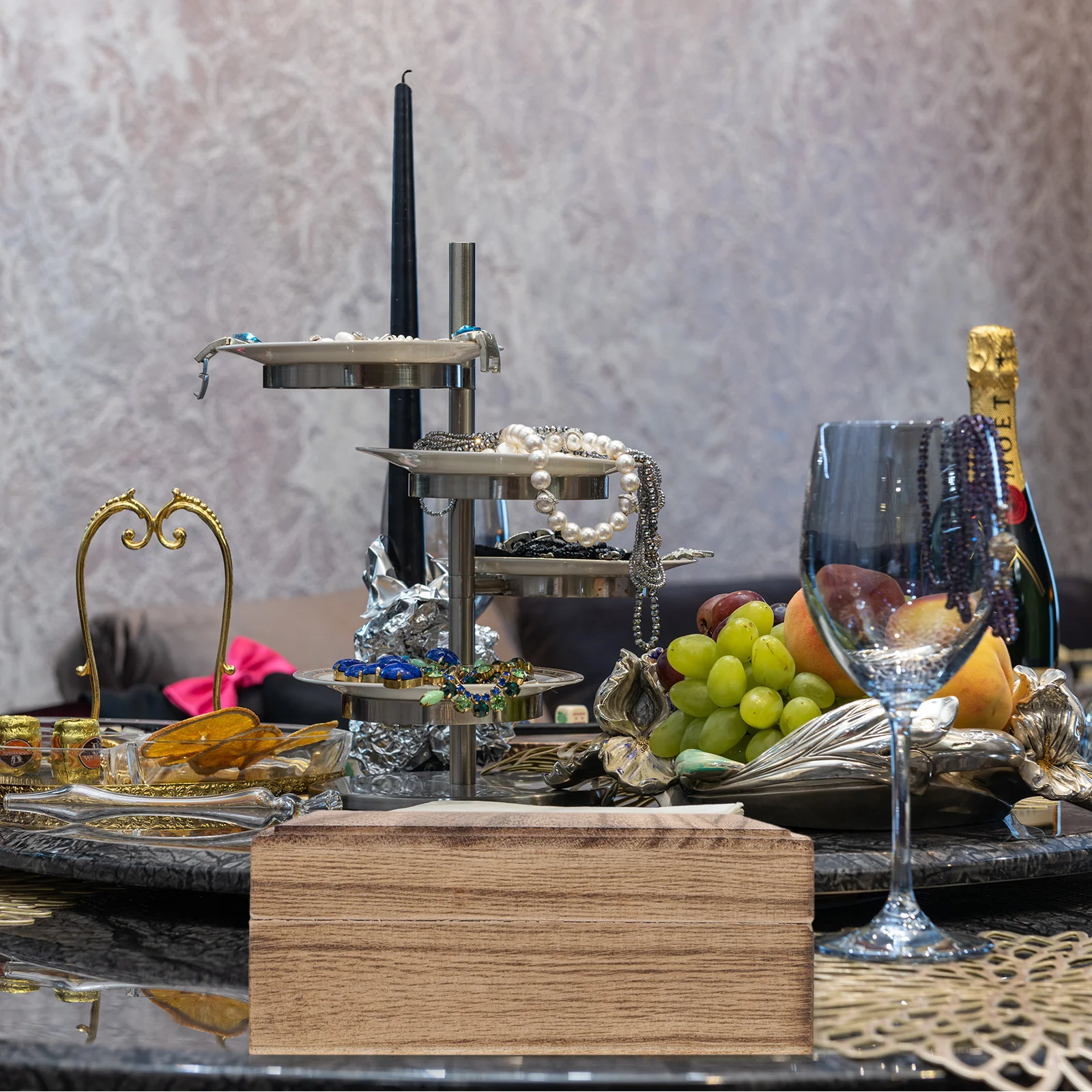 صندوق مجوهرات خشبي عتيق، حاوية متينة، تخزين مثالي للأقراط والخواتم والقلائد والأساور وحقيبة المجوهرات الخشبية