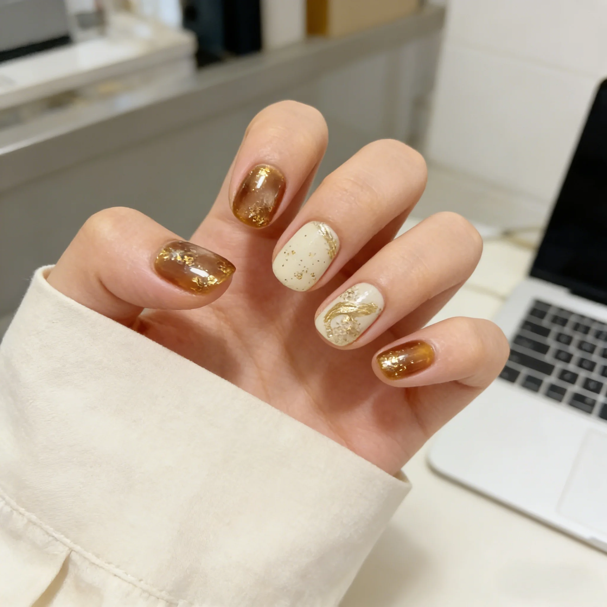 

10pcs Caramel Brown Handmade Nails Gradient Cat Eye Press on Nail Short Oval Full Coverage Nail Tips for Women&Girl False Nail