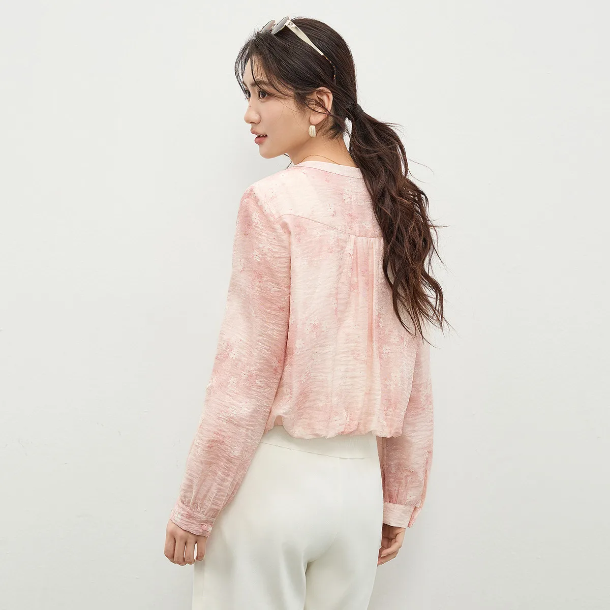 SENTUBILA Women Lyocell Printed Cropped Blouse 2026 Spring Summer Round Neck Long Sleeve Lightweight Casual Shirt 161CA5960