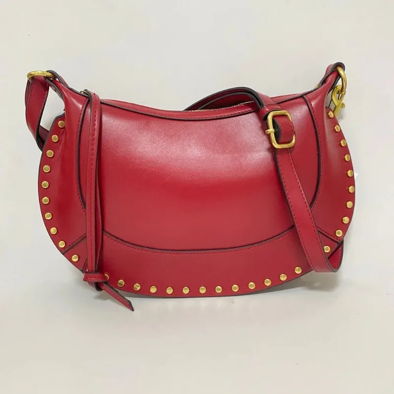 

Новая ретро-сумка 2025 года для женщин, черная, классическая, в форме полумесяца, из искусственной кожи, модная, на одно плечо, через плечо, уличный тренд, маленькая...