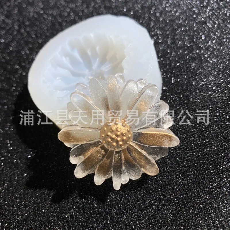 DIY Single Hole Daisy Dropping Gel Liquid Silicone Mold 3D Flower Aromatherapy Gypsum Decoration Accessories 15-943