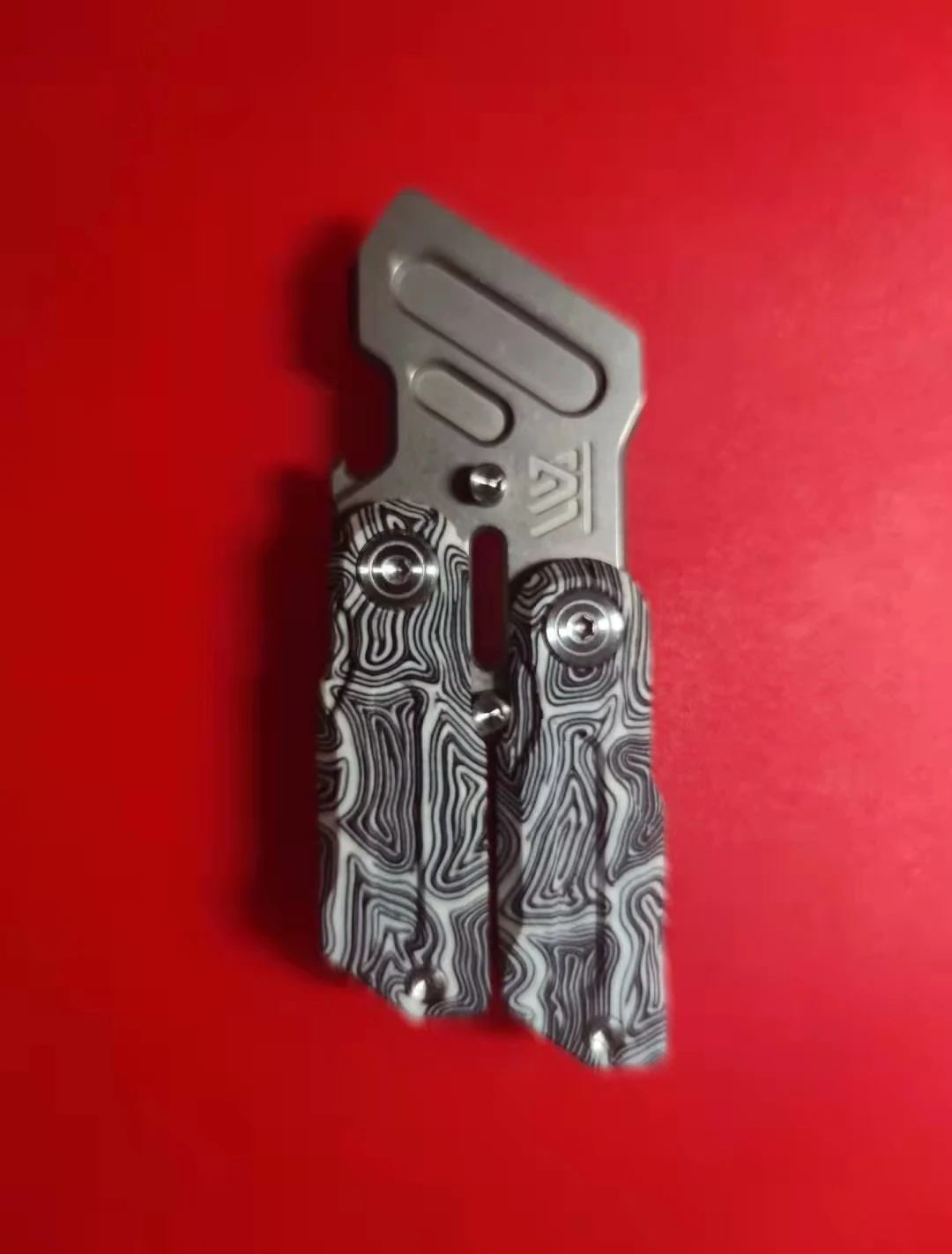 

Play the original ship slaying game of Wu Lezhi - Compact Butterfly Swing EDC G10 multifunctional