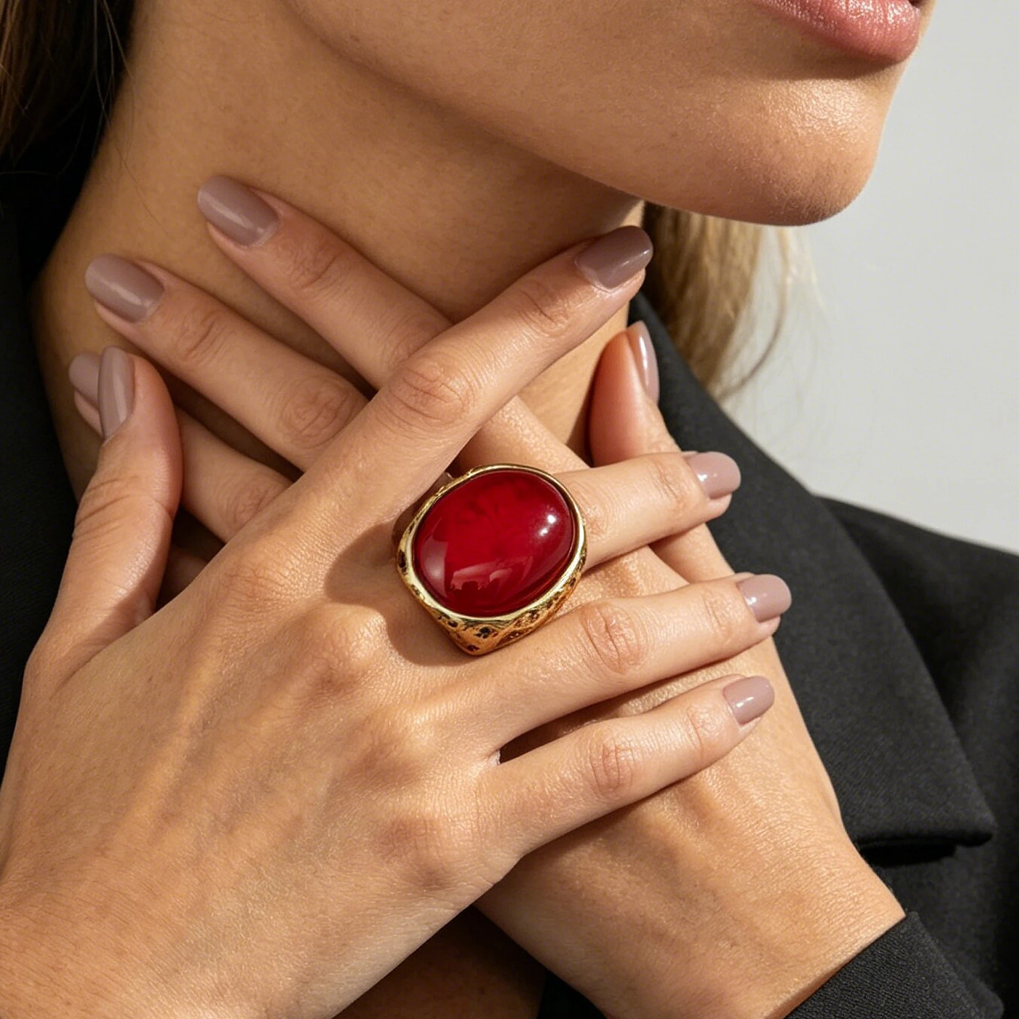 Retro Exaggerated Oval Red Resin Imitation Gemstone Metal Hammered Wide Face Ring for Women Charm Finger Jewelry Accessories