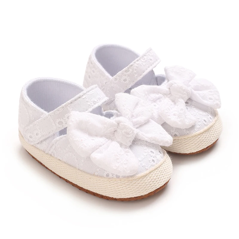 A Set of Adorable Baby Footwear Featuring a Charming Flower Pattern, Ideal for Both Indoor And Outdoor Use, Designed to Prevent