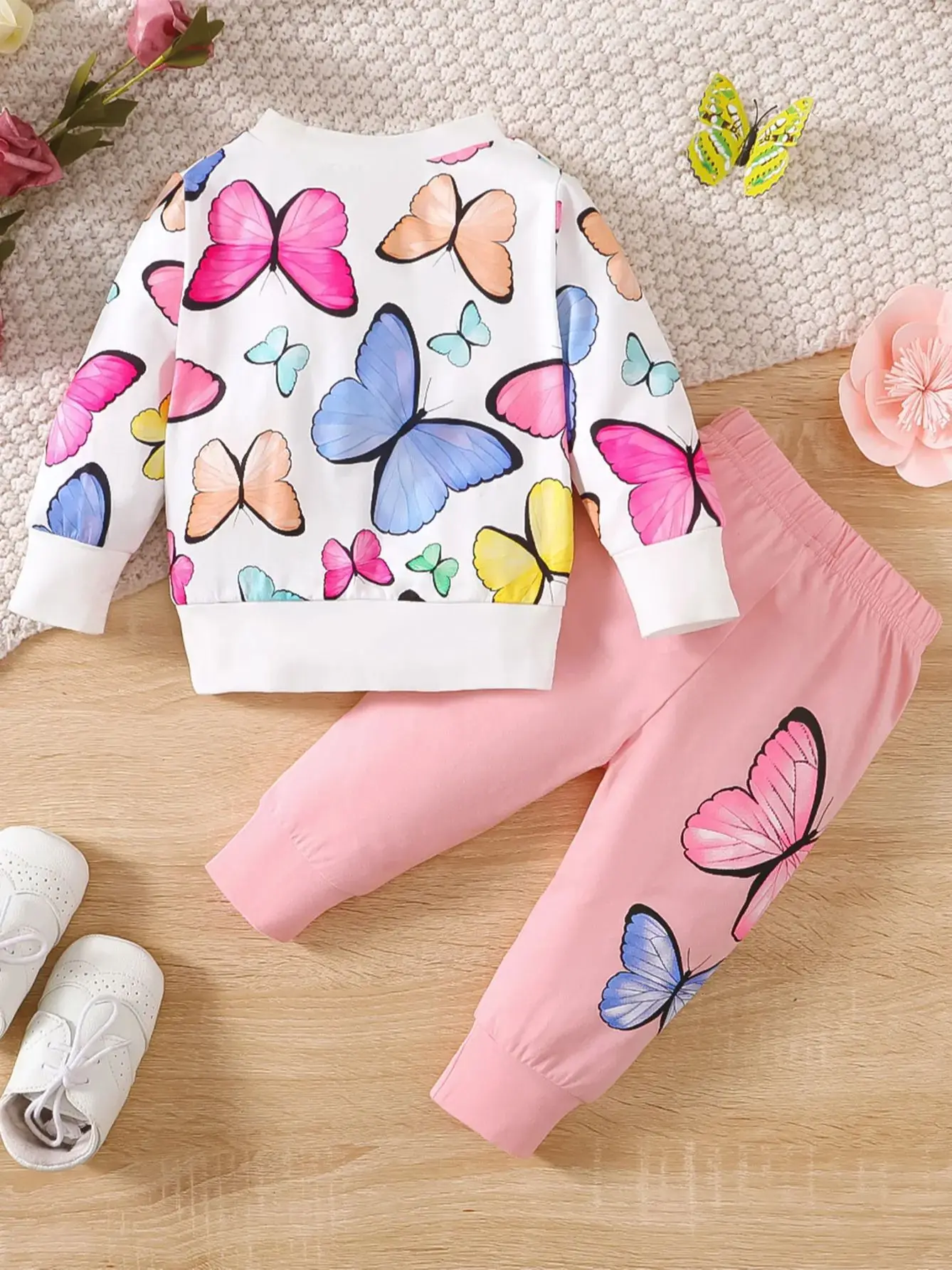 0-2 Year Old Newborn Baby Gilr Spring and Autumn Round Neck Butterfly Printed Long Sleeves with Butterfly Printed Pants Fashion