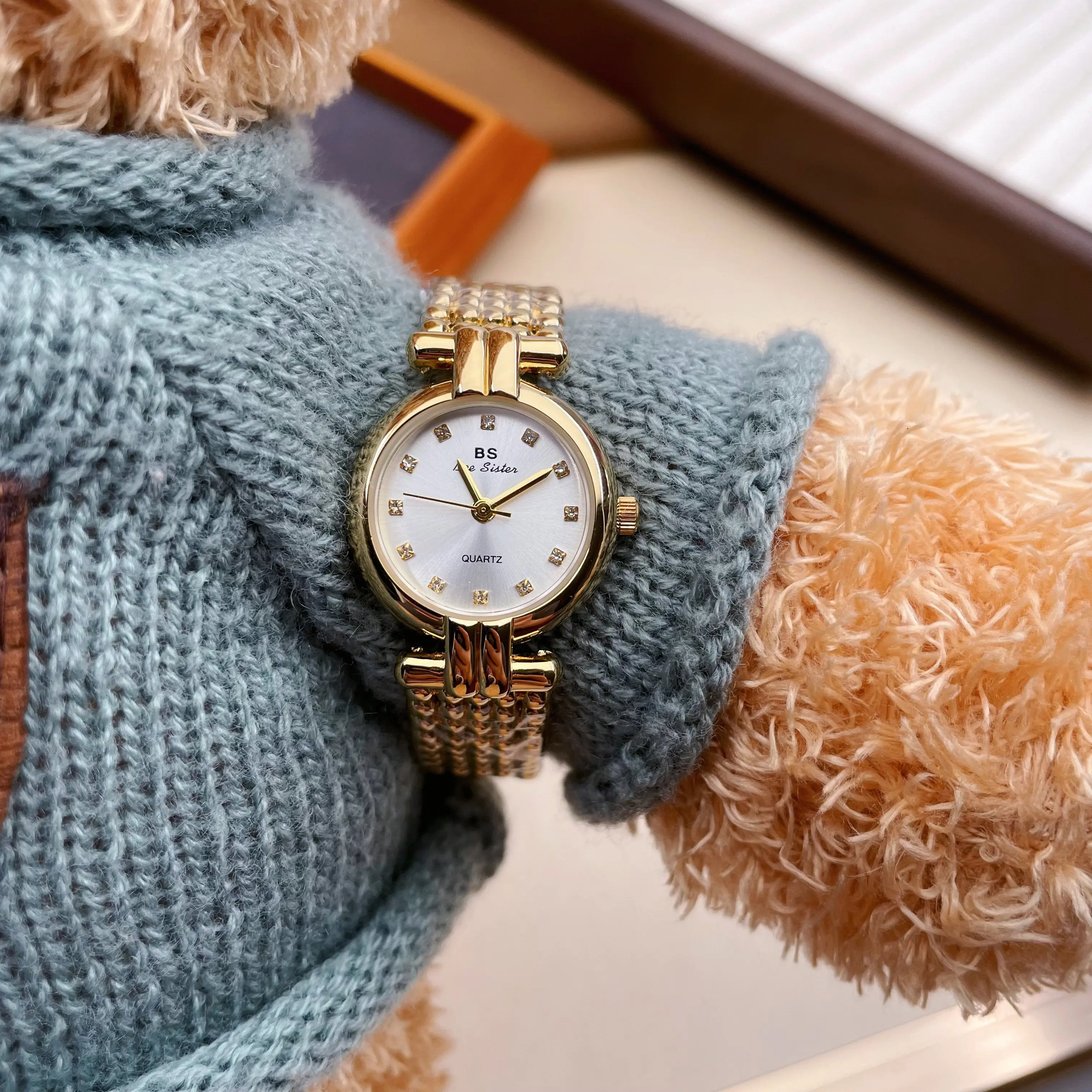 New Ball-Bead Bracelet Style Watch For Women, Vintage And Simple Design, Elegant Round Dial, Perfect As A Gift For Ladies.