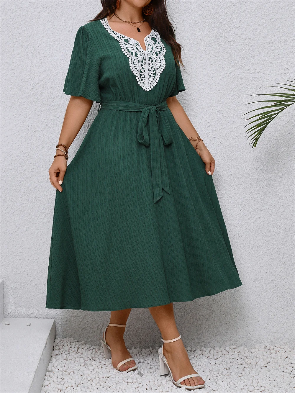 GIBSIE Plus Size V Neck Contrast Lace Belted Dress Women 2024 Summer Short Sleeve Solid A-line Eleganckie długie sukienki damskie